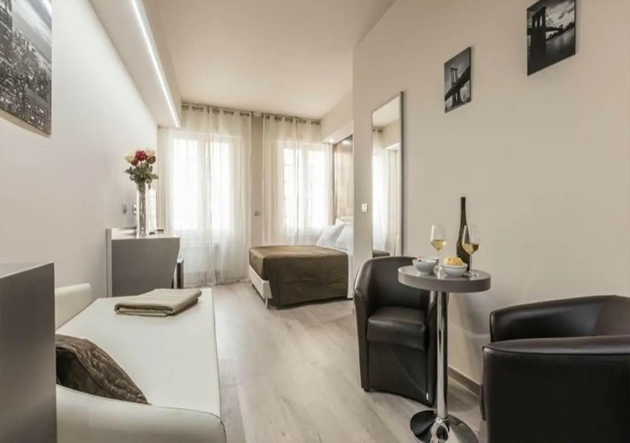 Astoria Deluxe Rooms 博洛尼亚 2*,  意大利