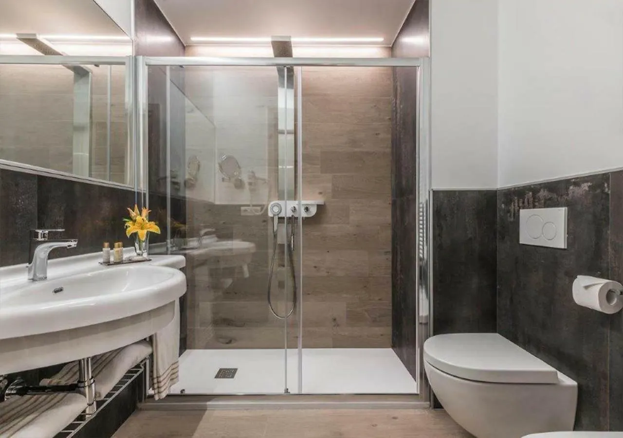 Astoria Deluxe Rooms Bologna Italy
